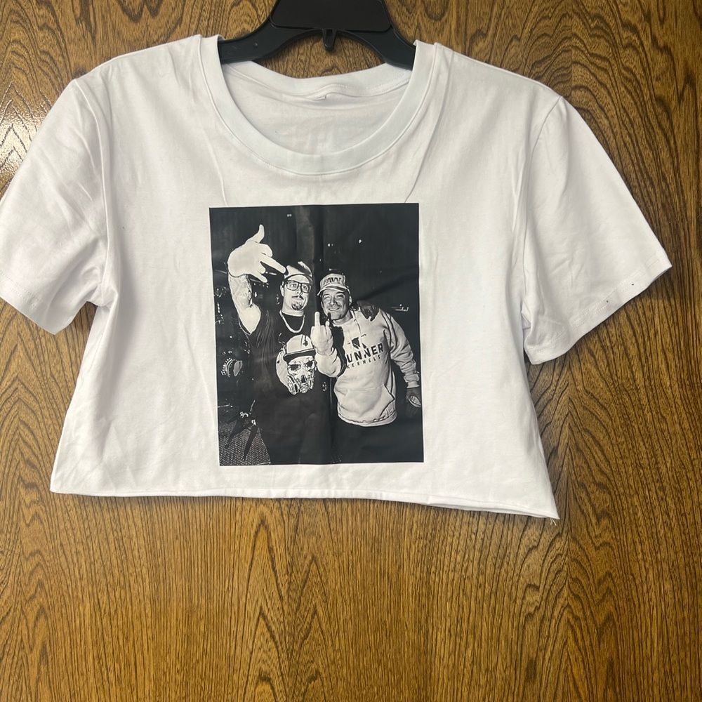 Source Unknown White and Black Graphic Short Sleeve Tee
